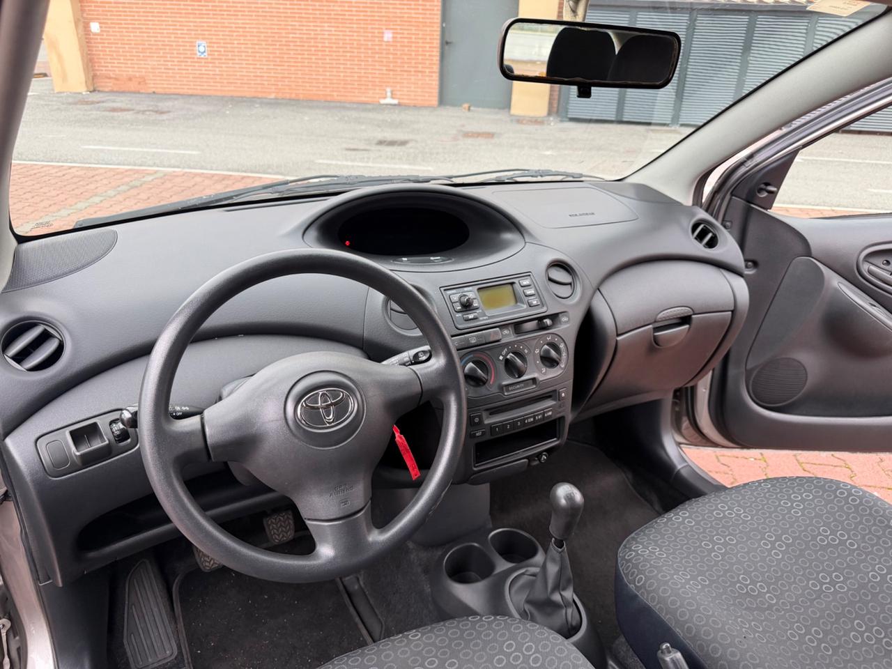 Toyota Yaris 1.0i 3p Sol