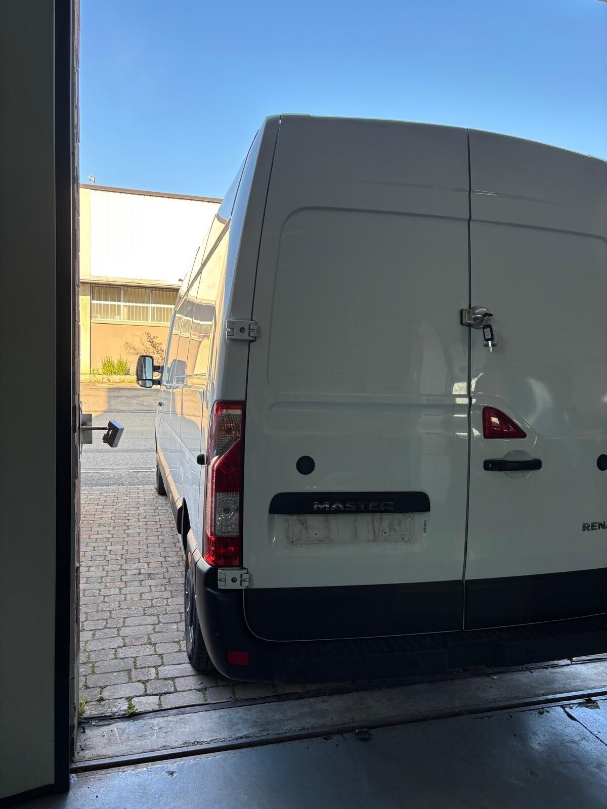 Renault Master T35 2.3 dCi 135 PL-TN Pianale Cabin