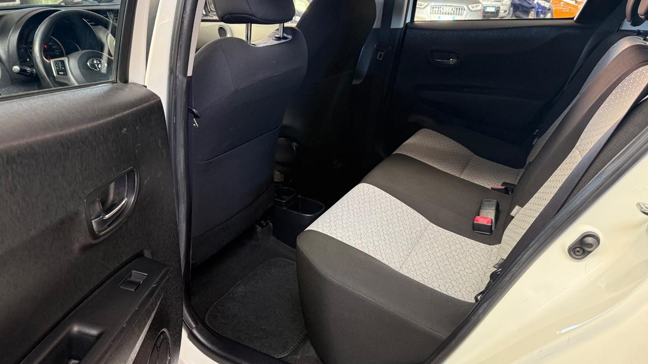 Toyota Yaris 1.4 D-4D 5 porte Lounge