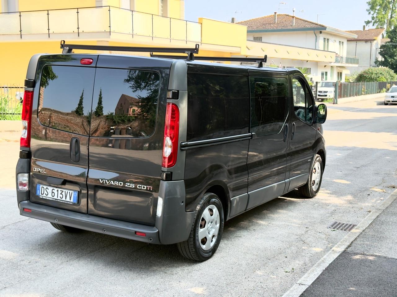 Opel Vivaro 27 2.5 CDTI PC-TN Combi Semivetrato