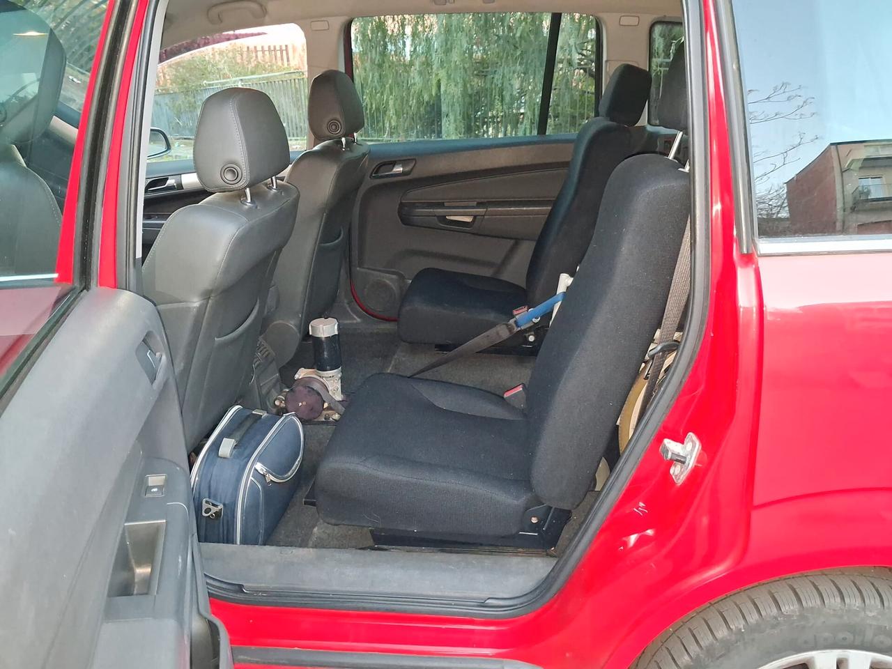 Opel Zafira Pianale ribassato con rampa disabili in carrozzina