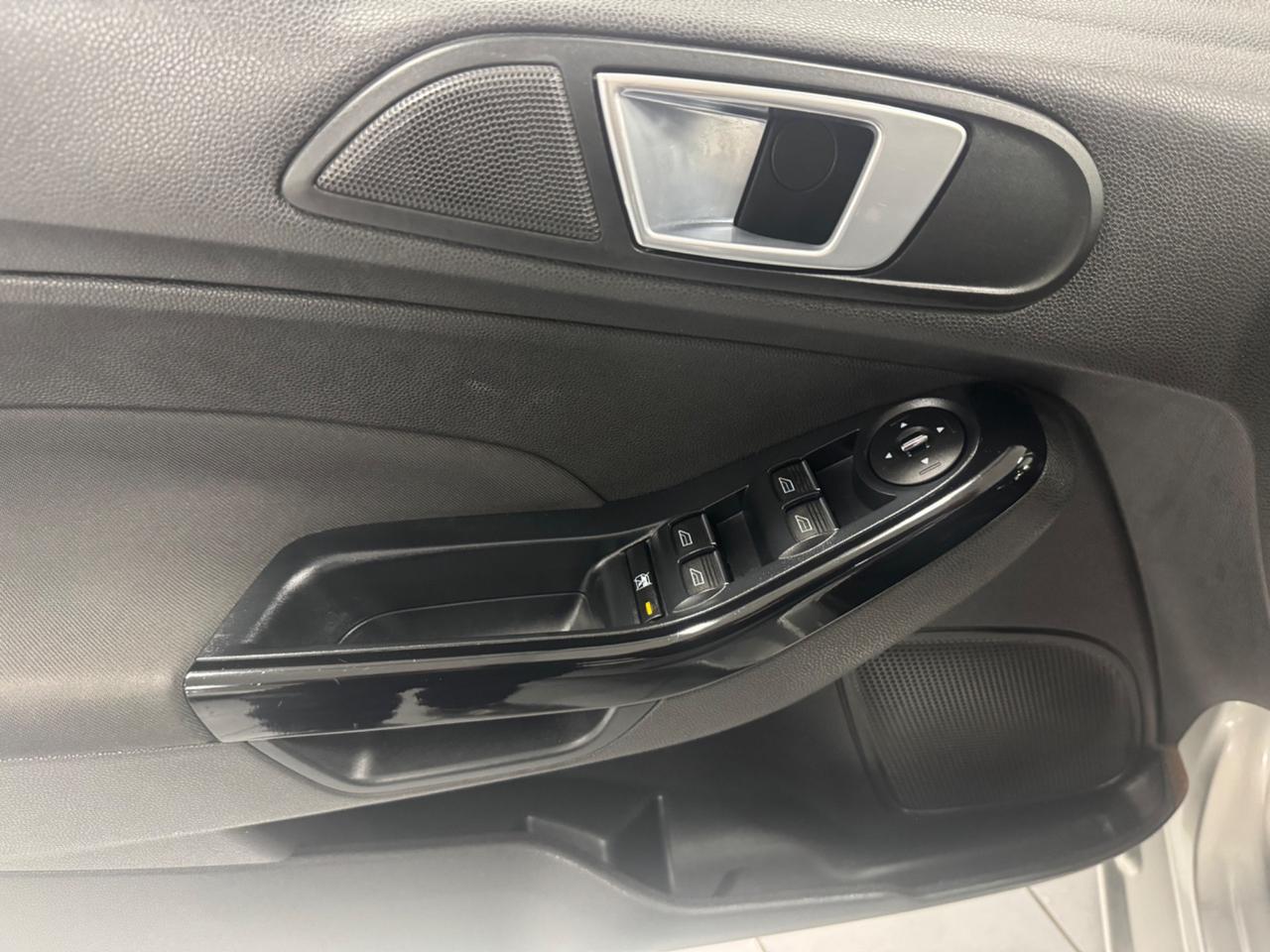 Ford Fiesta 1.5 TDCi 75CV 5 porte Titanium