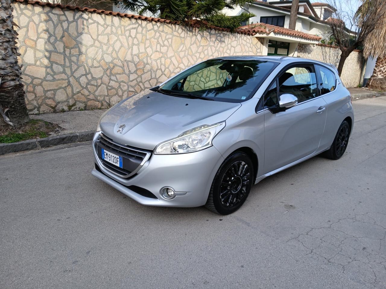 Peugeot 208 1.4 HDi 68 CV 3 porte Allure X Neopate