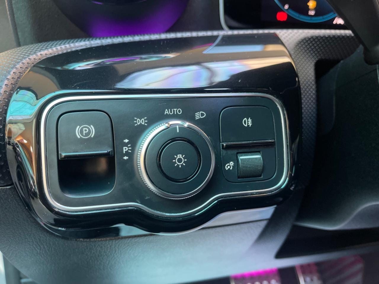 MERCEDES CLASSE A180d,PREMIUM,TETTO APRIBILE,PACC.LUCI