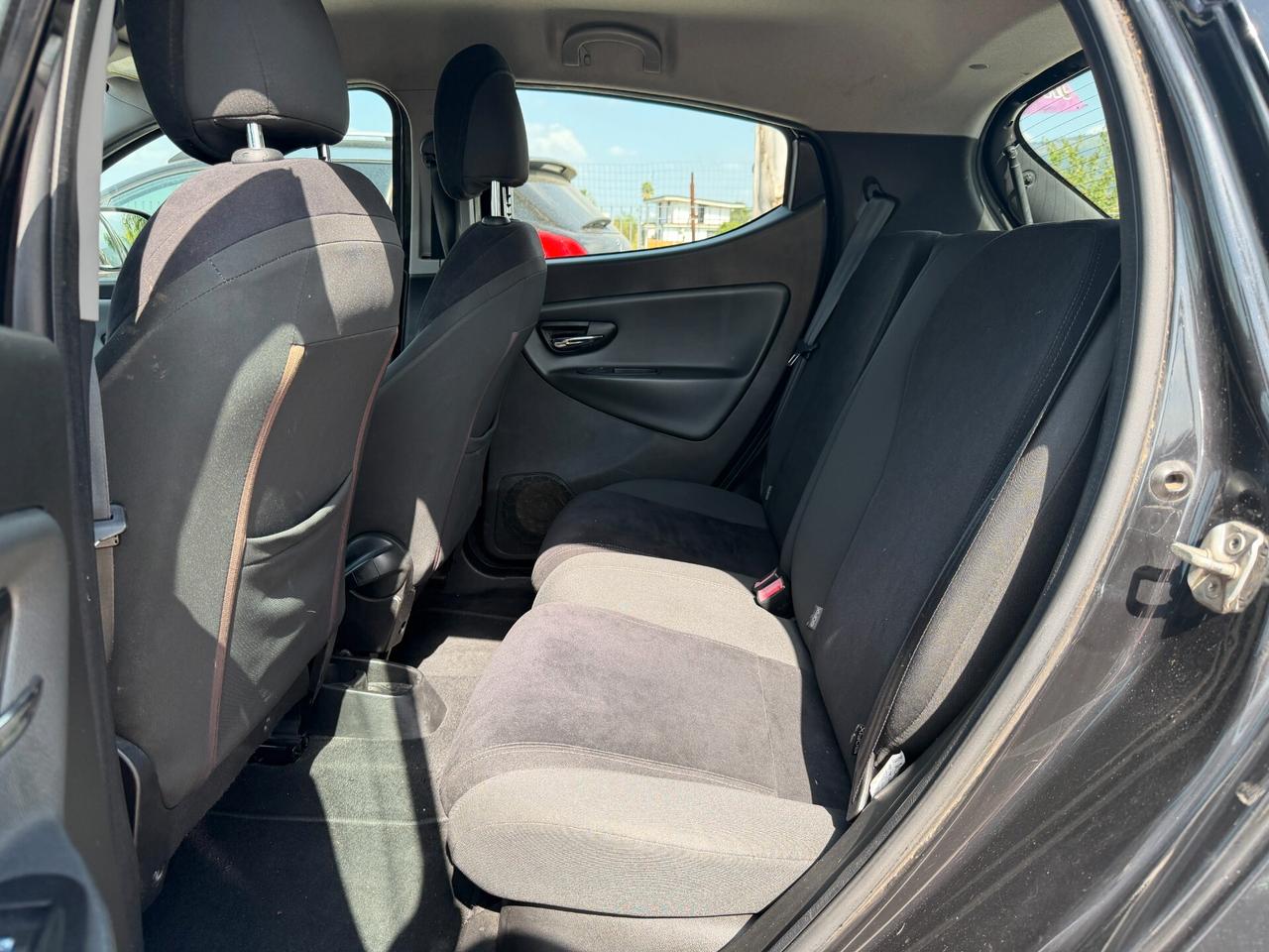 LANCIA YPSILON 2011 900 BENZINA 85 CV