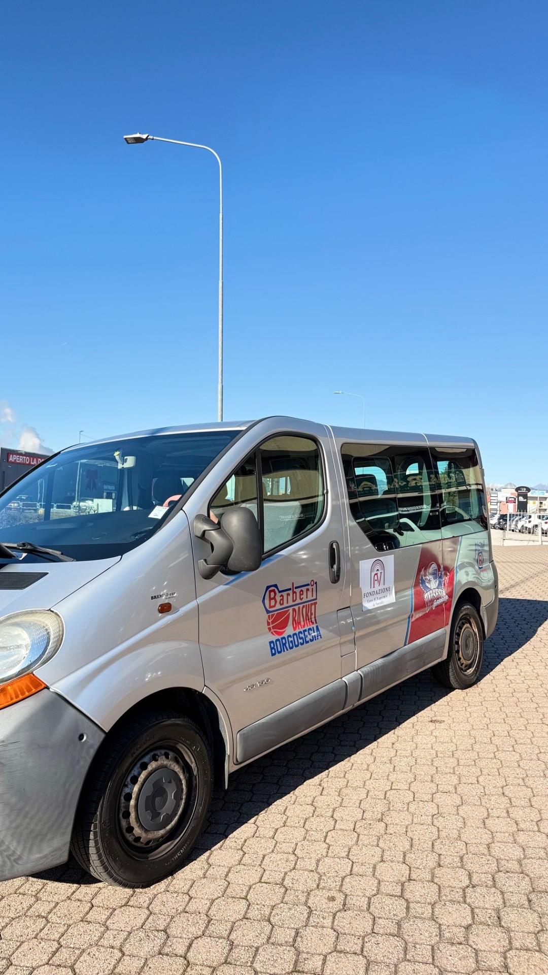 RENAULT TRAFIC 9 POSTI