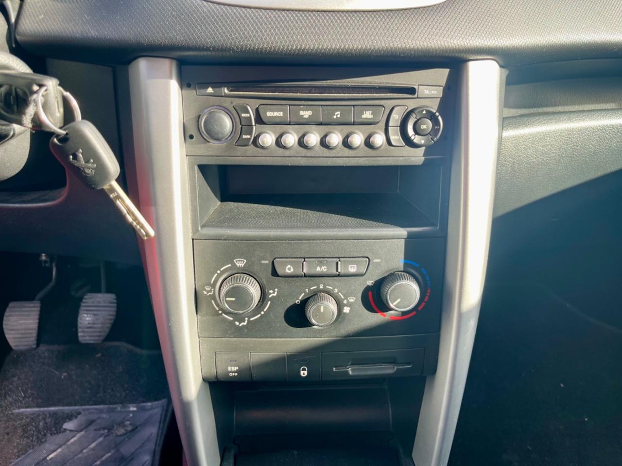 Peugeot 207 Plus 1.4hdi 106.000km 2013 3 porte per neopatentati