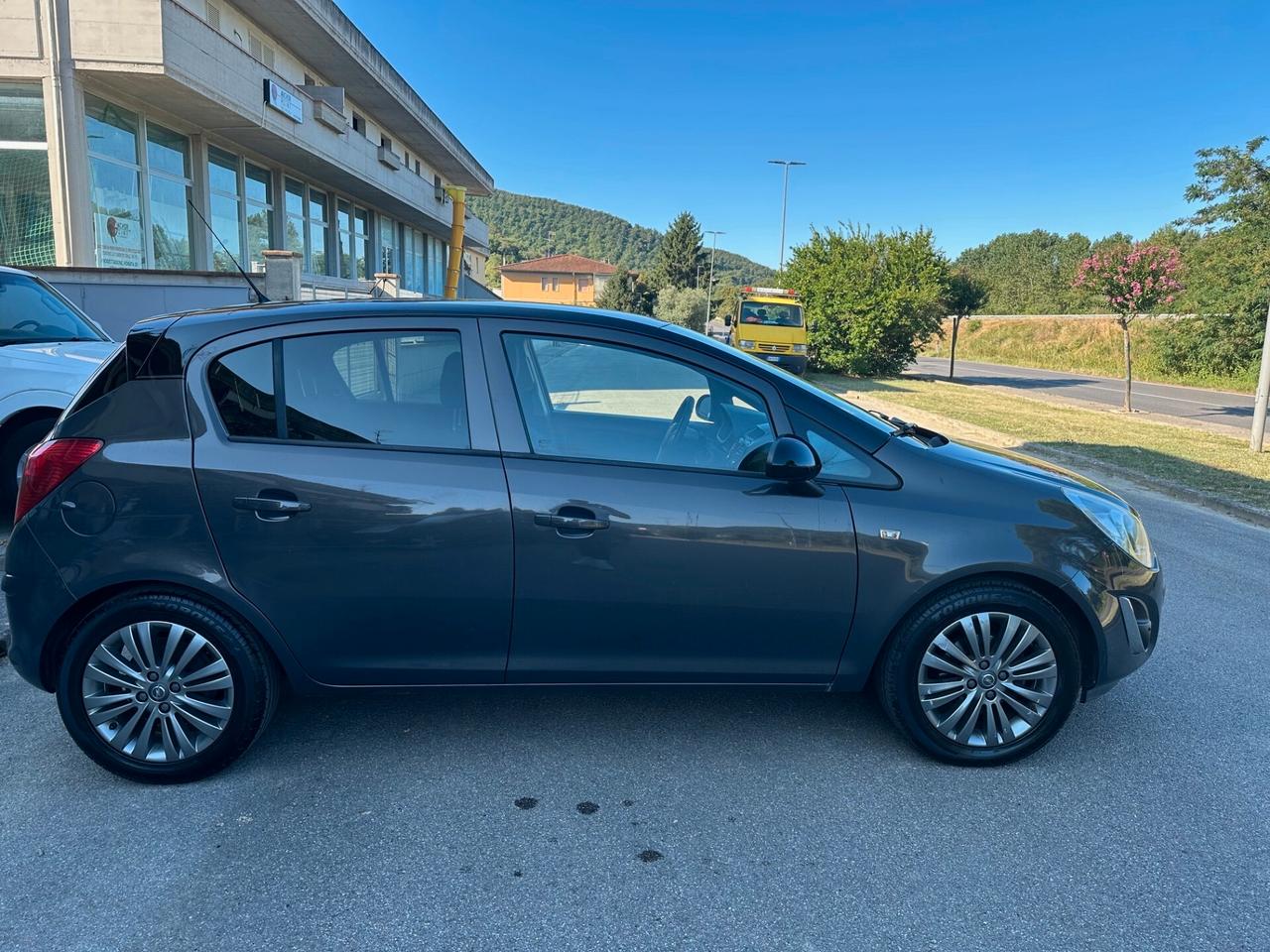 Opel Corsa 1.2 5 porte Sport