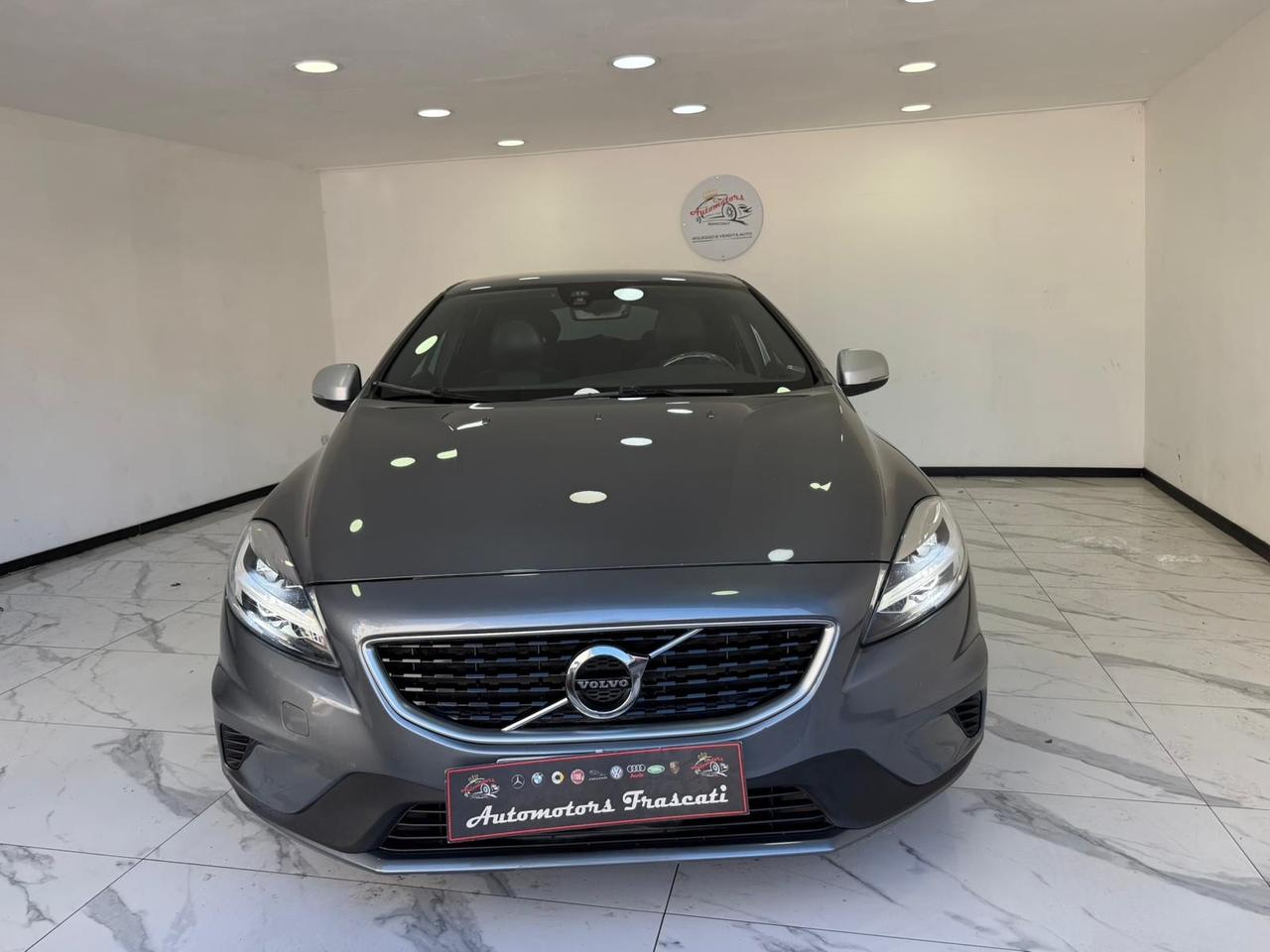 Volvo V40 D3 R-design-GARANTITA-2018