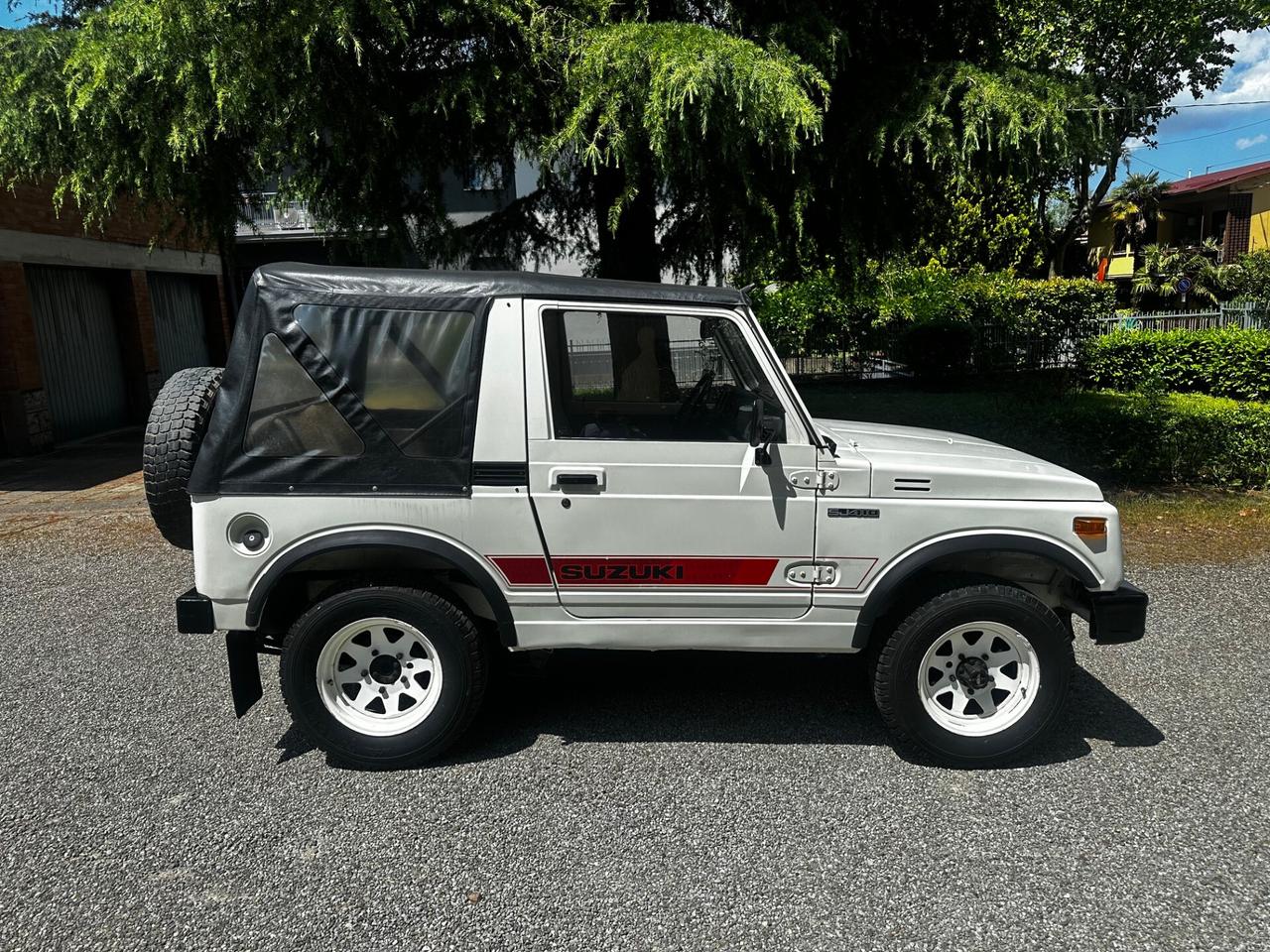 Suzuki SJ 410 SJ410 Cabriolet De Luxe