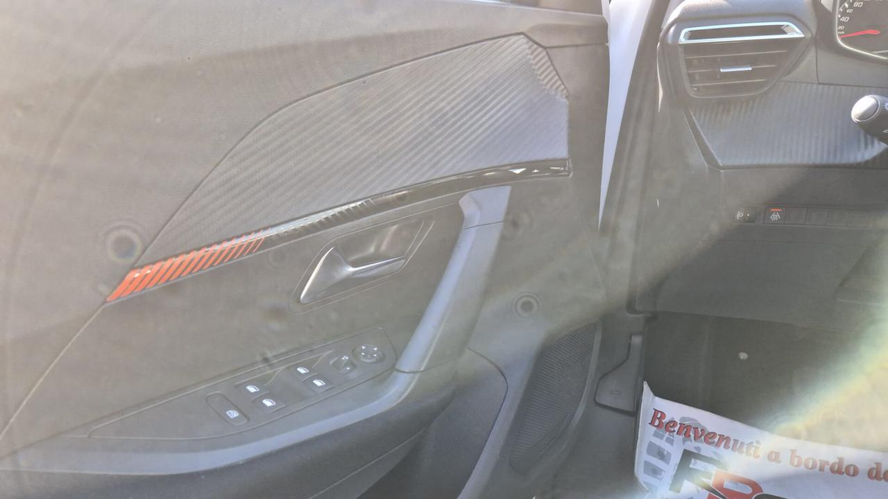 Peugeot 2008 PureTech 130 S&S EAT8 Allure