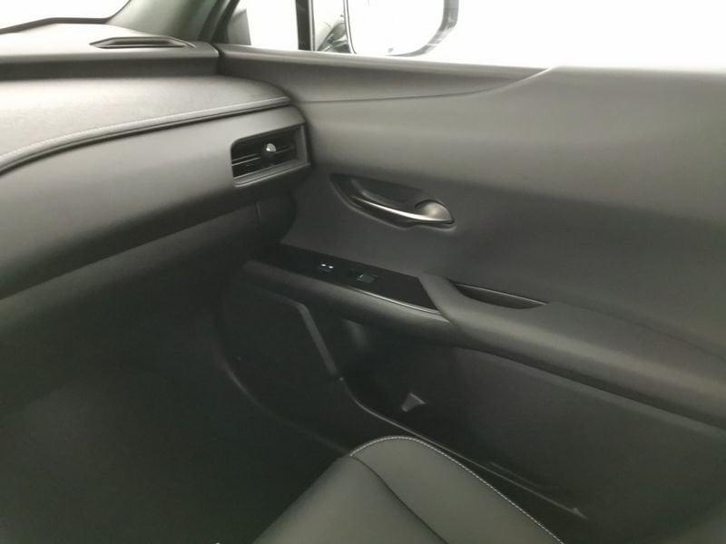 Lexus UX UX250H 2.0H ECVT 2WD DES MY23