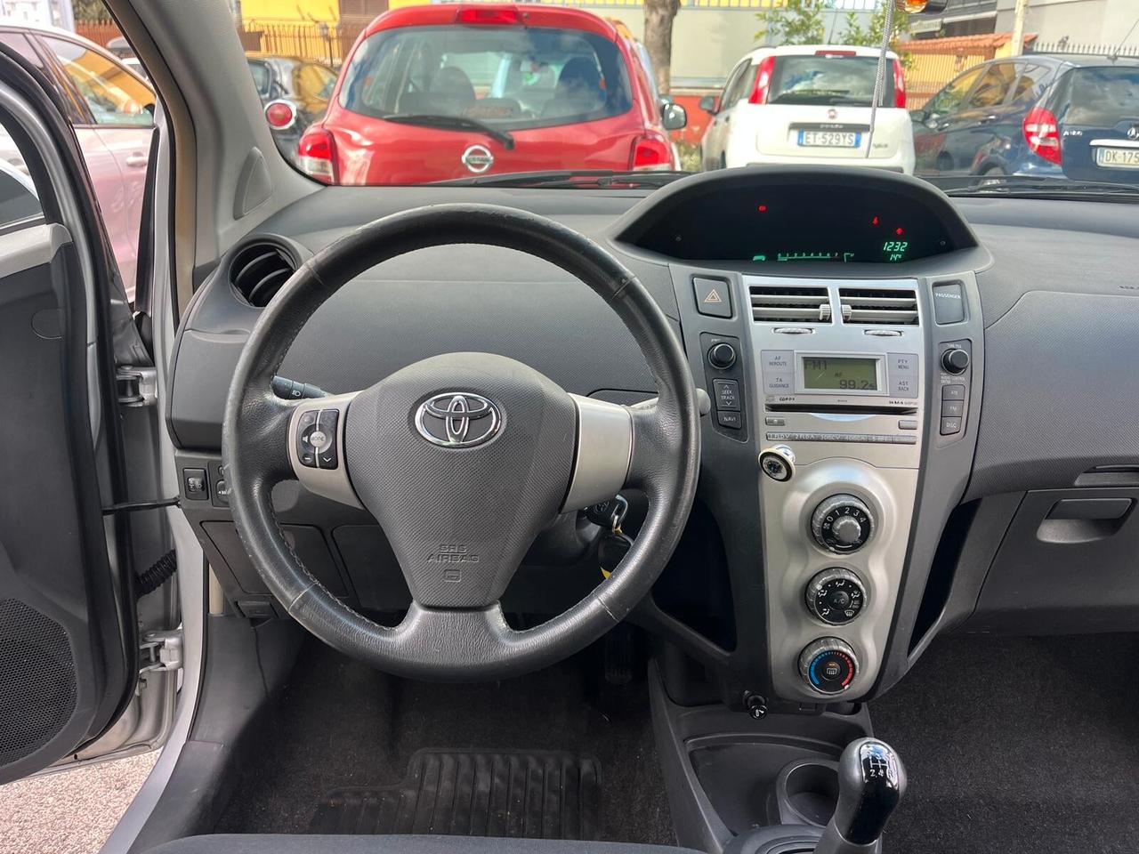 Toyota Yaris 1.0 5 porte Sol
