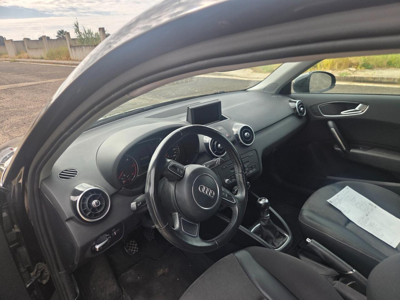 Audi A1 1.6 TDI 105 CV Ambition 2011