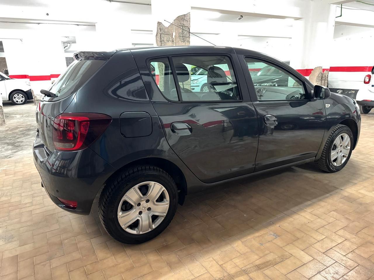 Dacia Sandero 1.0 Laureate NEOPATENTATI – Km Certificati – Garanzia 12 Mesi