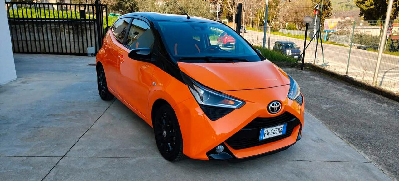 Toyota Aygo 1.0 72 CV x-wave orange KM 27000