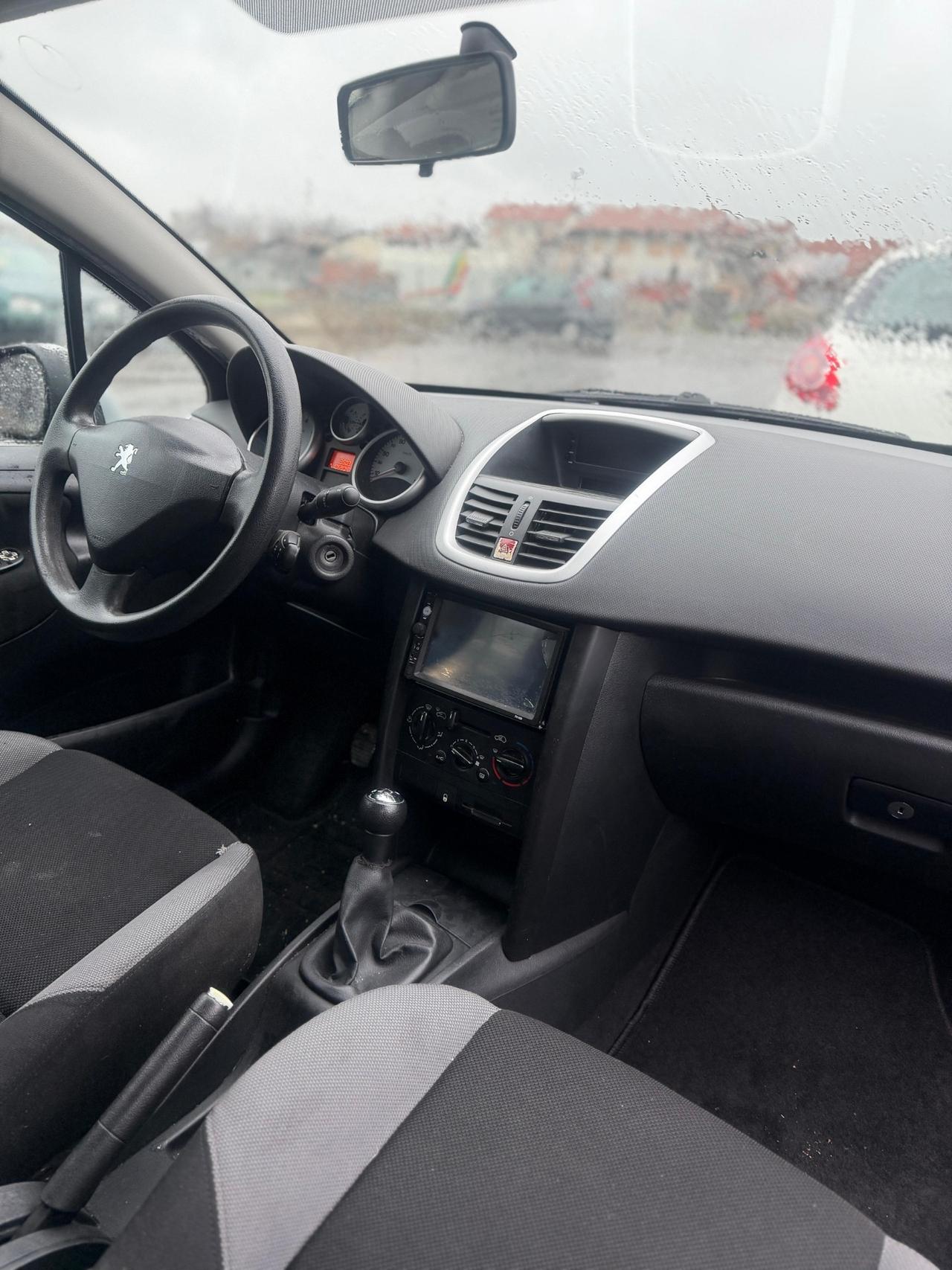 Peugeot 207 1.4 8V 75CV 5p. ONE Line