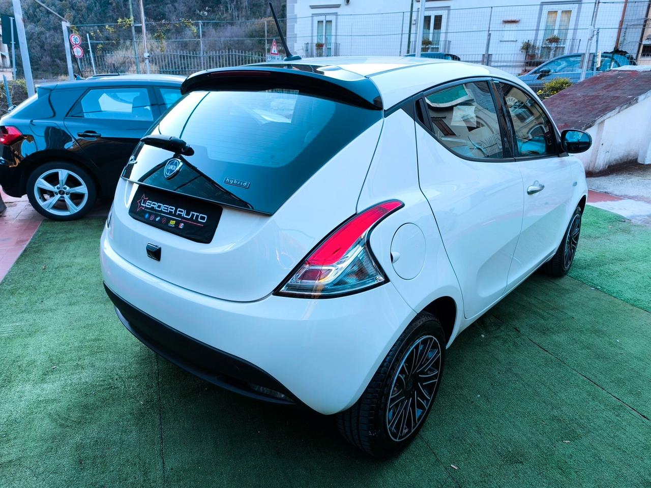 Lancia Ypsilon 1.0 FireFly 5 porte S&S Hybrid Silver