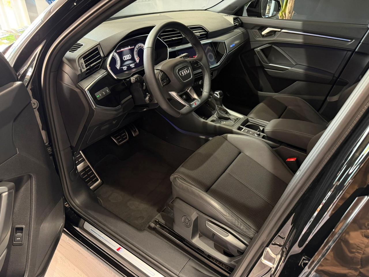 Audi Q3 SPB 35 TDI S-Tronic S-Line Identity Black