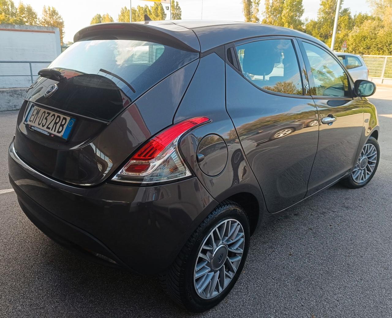 Lancia Ypsilon 1.2 Benz neopatentati