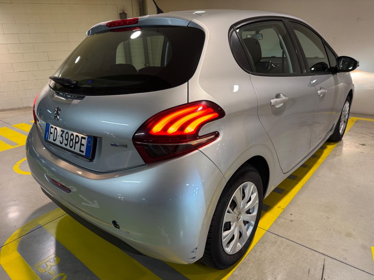 Peugeot 208 1.2 Benzina (leggermente grandinata)