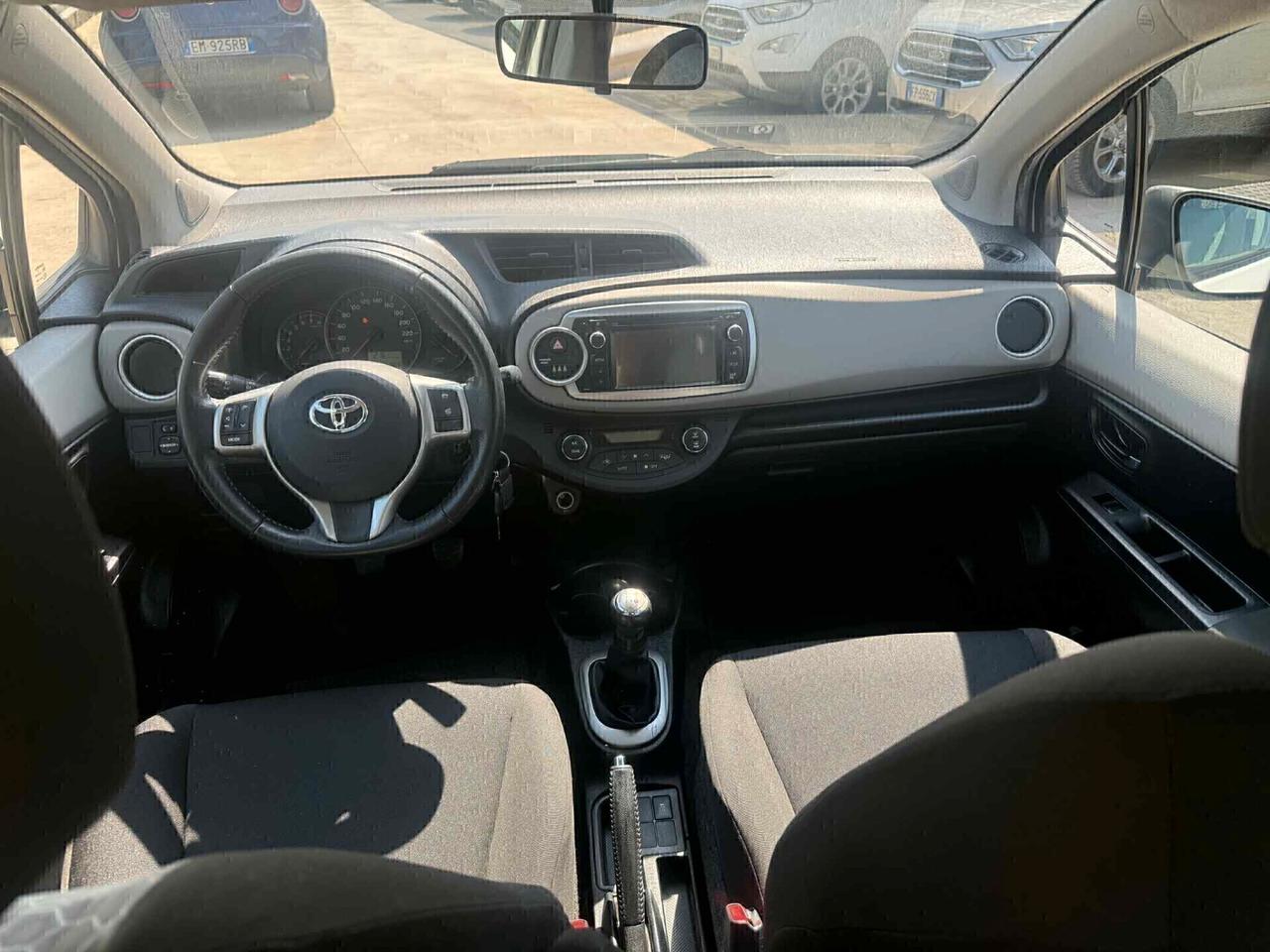Toyota Yaris 1.0 BENZINA ''navig, retr,'' 2012 neop ok