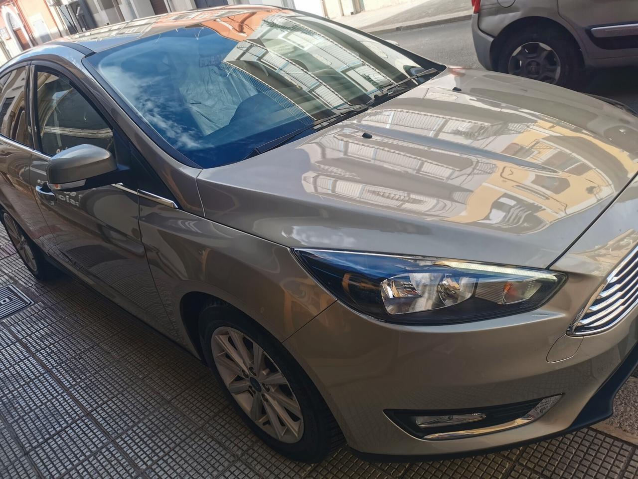 Ford Focus 1.5 TDCi 120 CV berlina Titanium led navi camera