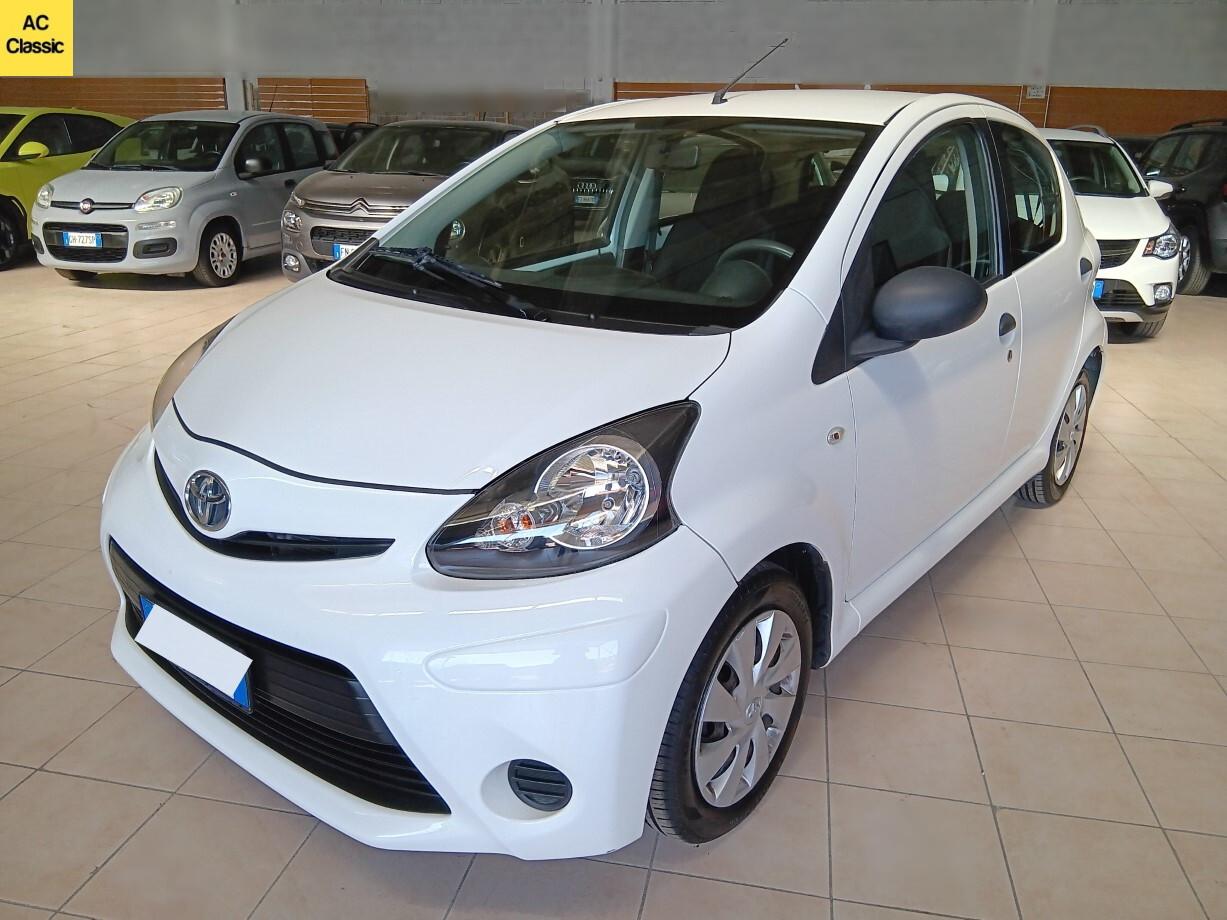 Toyota Aygo X-Cool 1.0 (68 cv)