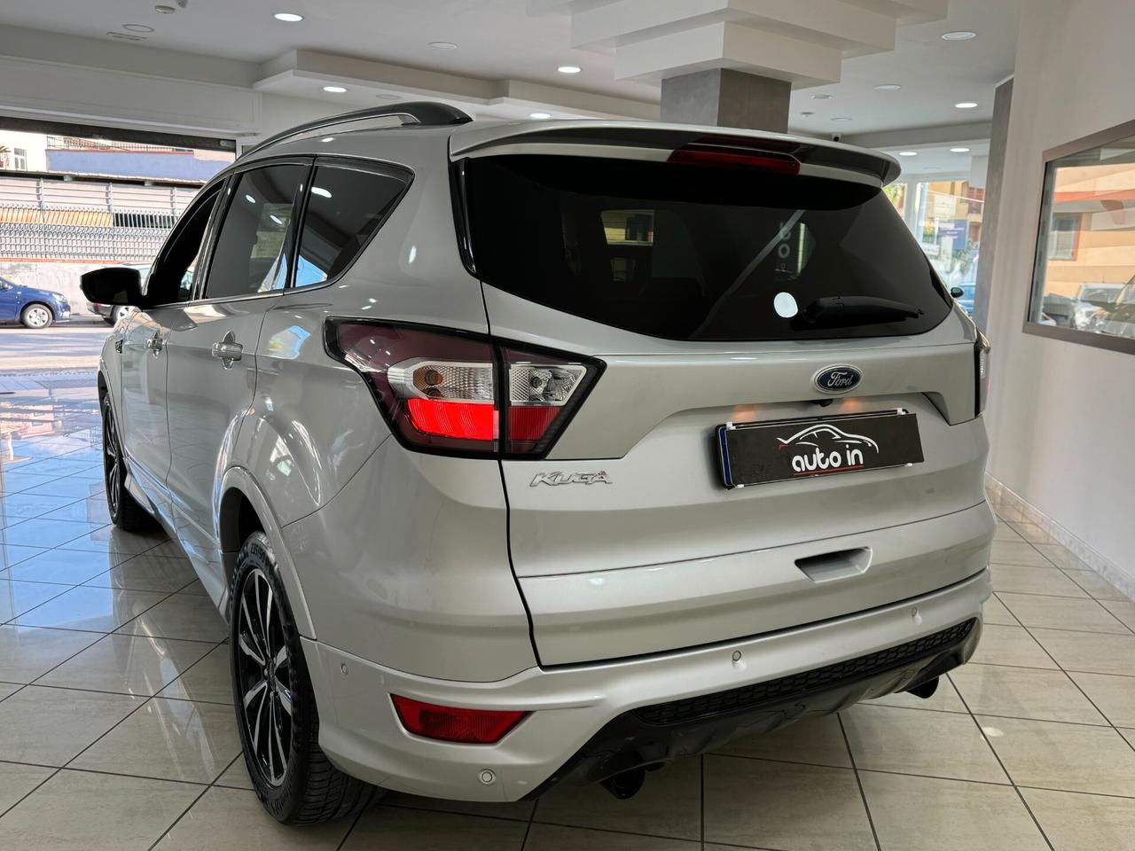 Ford Kuga 1.5 TDCI 120 CV 2WD ST-Line