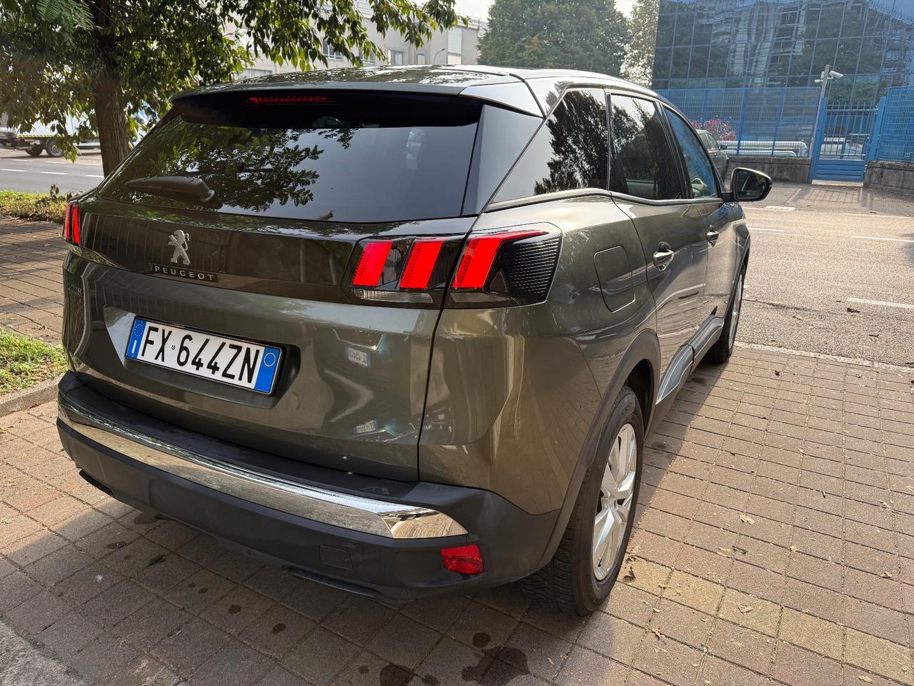 Peugeot 3008 BlueHDi 130 S&S EAT8 Business
