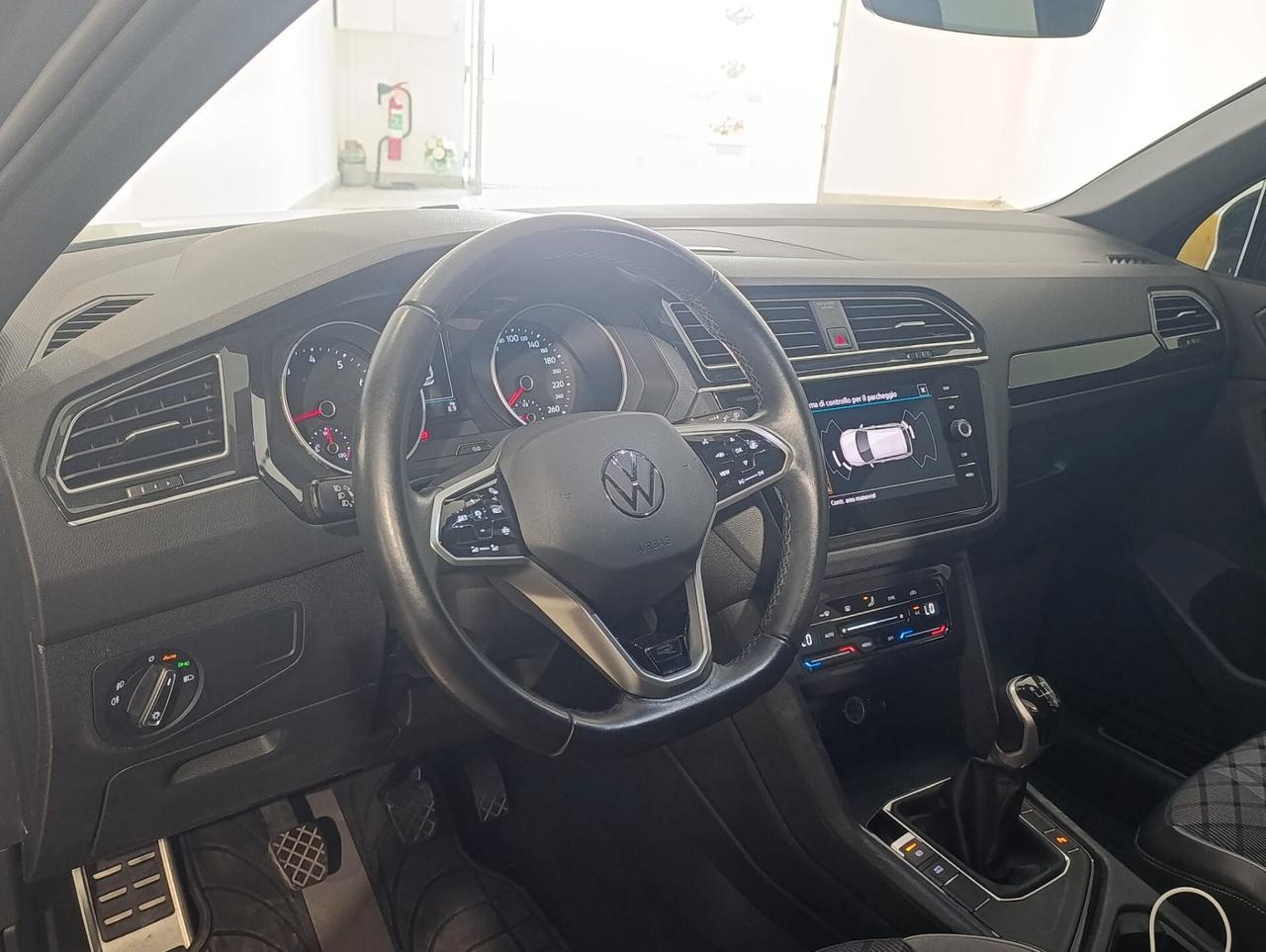 VOLKSWAGEN TIGUAN 1.5 BENZINA ANNO 2022 KM25000