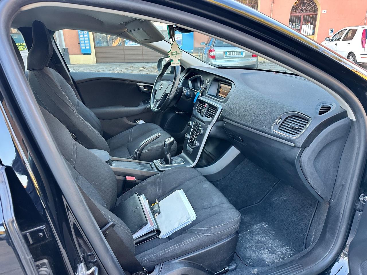 Volvo V40 D2 R-DESIGN MOMENTUM X NEOPATENTATI