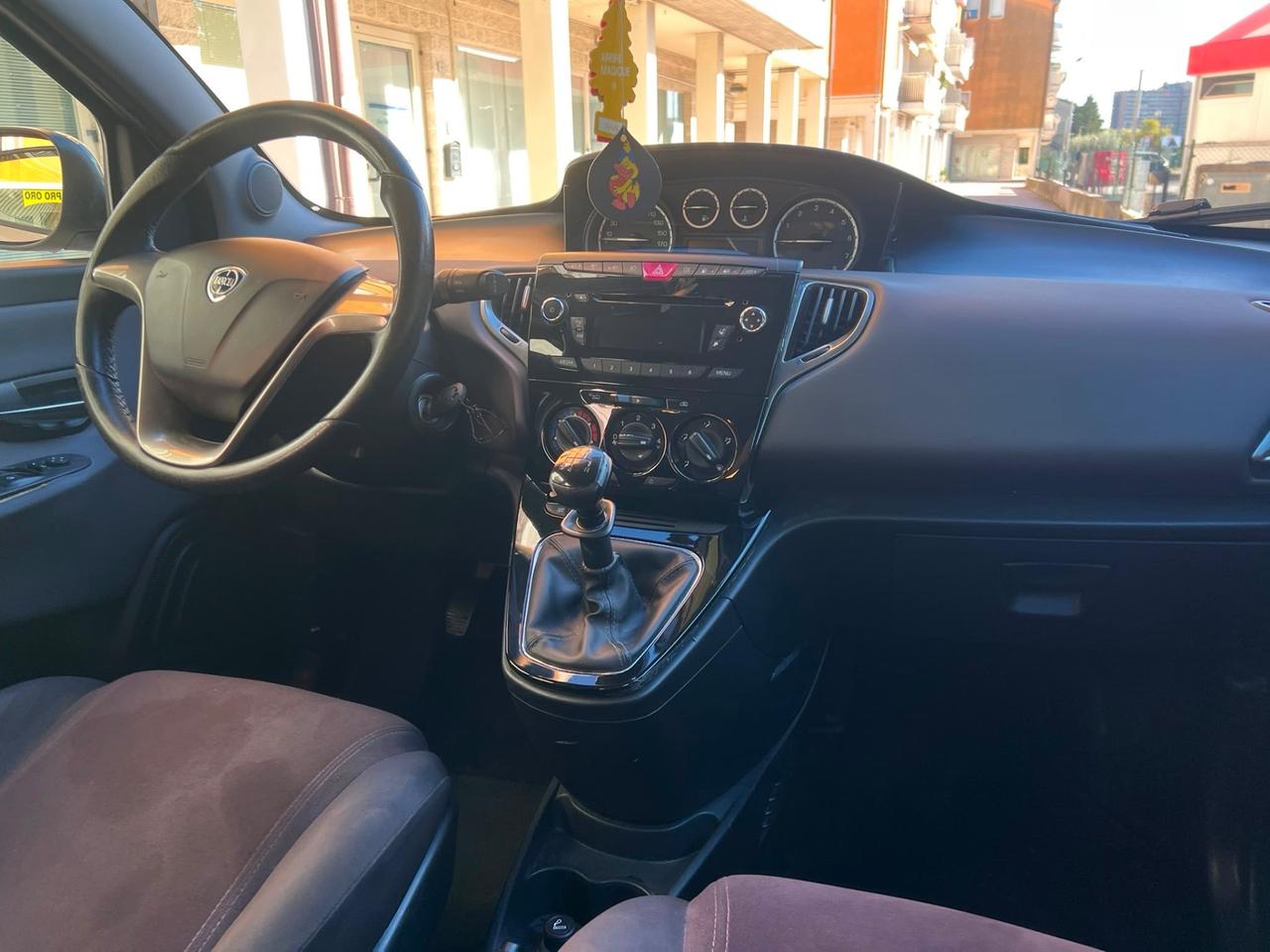 Lancia Ypsilon 0.9 TwinAir 85 CV 5 porte Metano Ecochic Gold