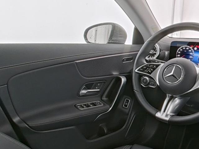 MERCEDES-BENZ CLA 180 Automatic Shooting Brake Progressive Line