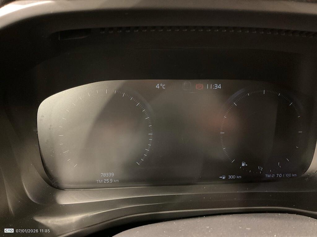 Volvo XC40 2.0D D3 150CV 6M. MOMENTUM CORE ( FARI LED - COCKPIT NAVI CRUISE SENSORI POST. )