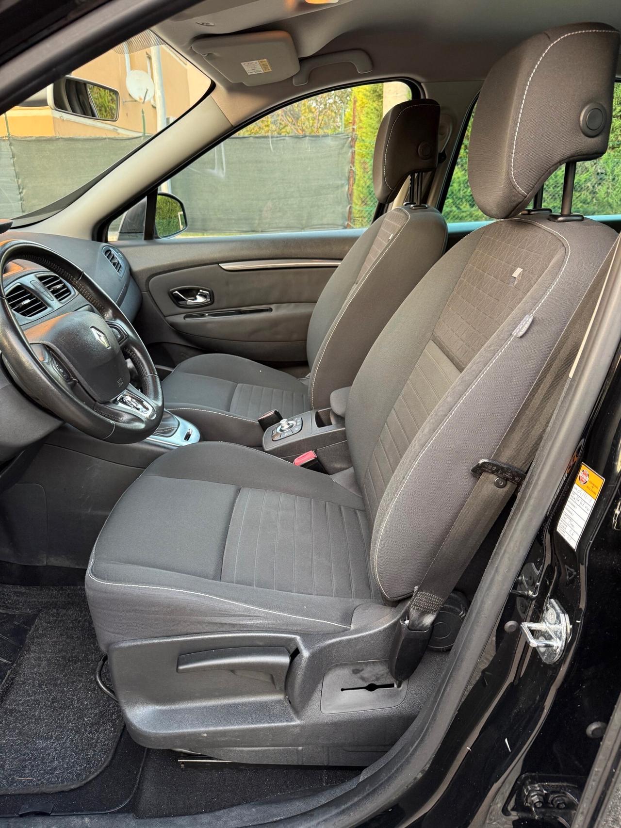 Renault Scenic 1.5 dci - NAV. - 7 POSTI - 12 MESI DI GARANZIA -