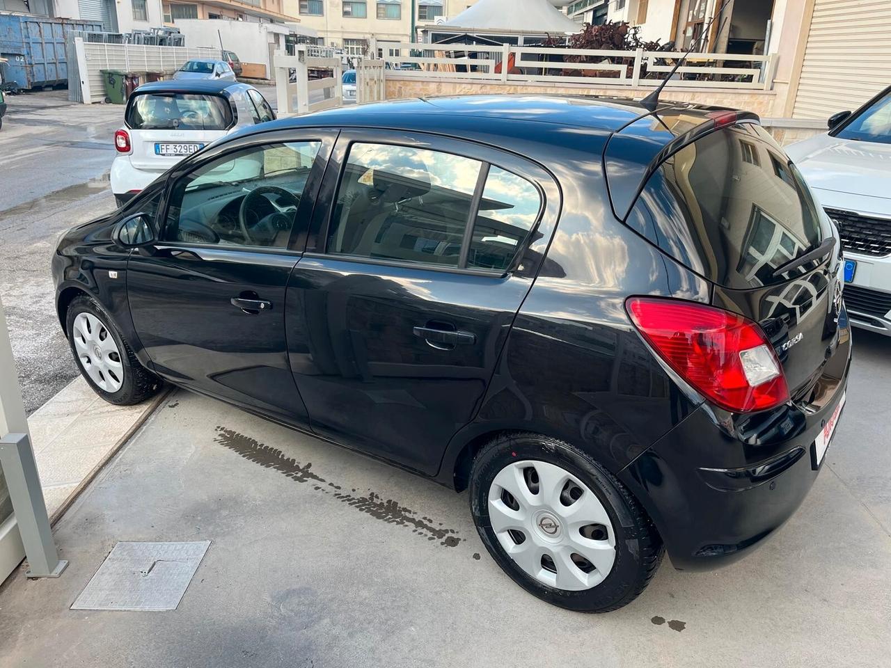 Opel Corsa 1.2 5 porte Cosmo