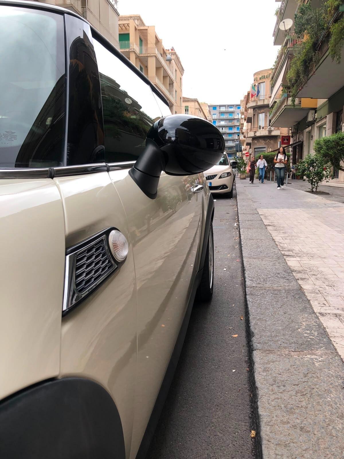 MINI Cooper D 1.6 Diesel – Cambio Automatico – Anno 2010