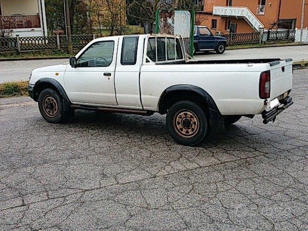 Nissan Navara (D22) 2.5 TD 100CV 4WD Cabina Singola