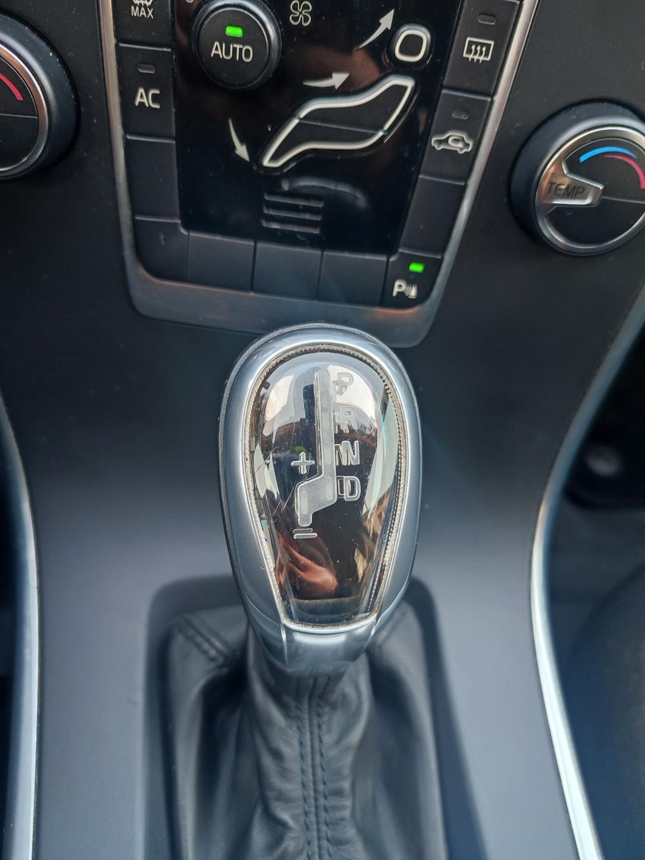 VOLVO XC60 2013 DIESEL 2.0 AUTOMATICA STUPENDA