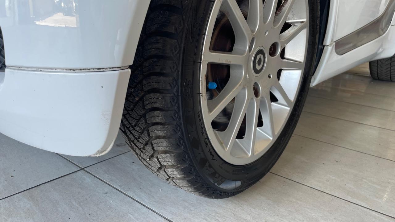 Smart ForTwo 1000 52 kW MHD coupé pure