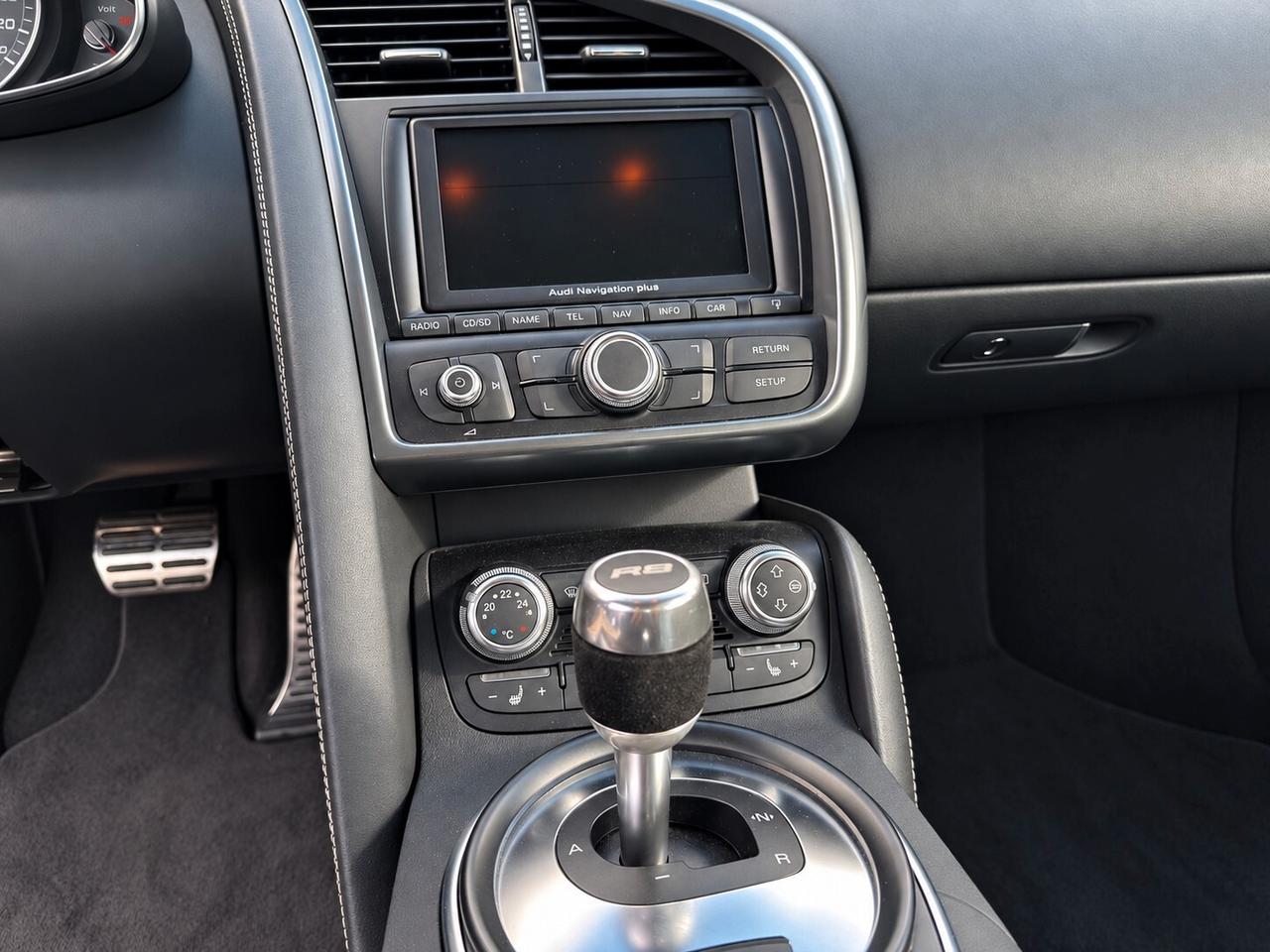 Audi R8 4.2 V8 FSI quattro R tronic