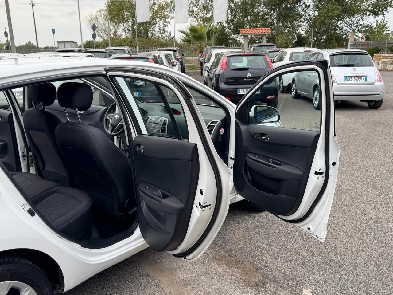 Hyundai i20 1.2 BENZ 5P KM 81000 2010