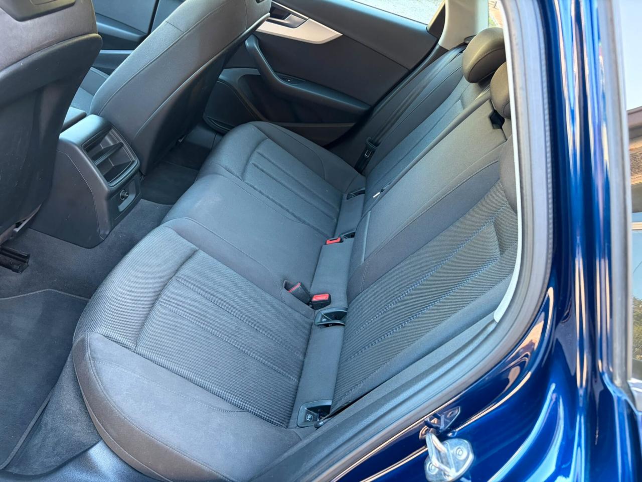 AUDI A4 AVANT 40 TDI QUATTRO S TRONIC S LINE EDITION