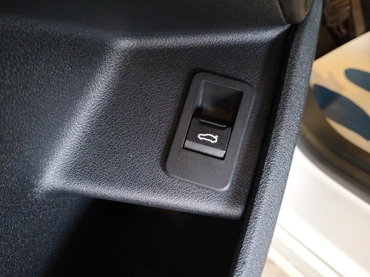 BMW 220 i Active Tourer mhev 48V auto