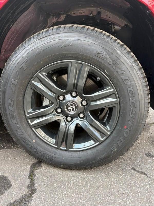 Toyota Hilux 2.4 D-4D A/T 4WD 4 porte Double Cab Lounge