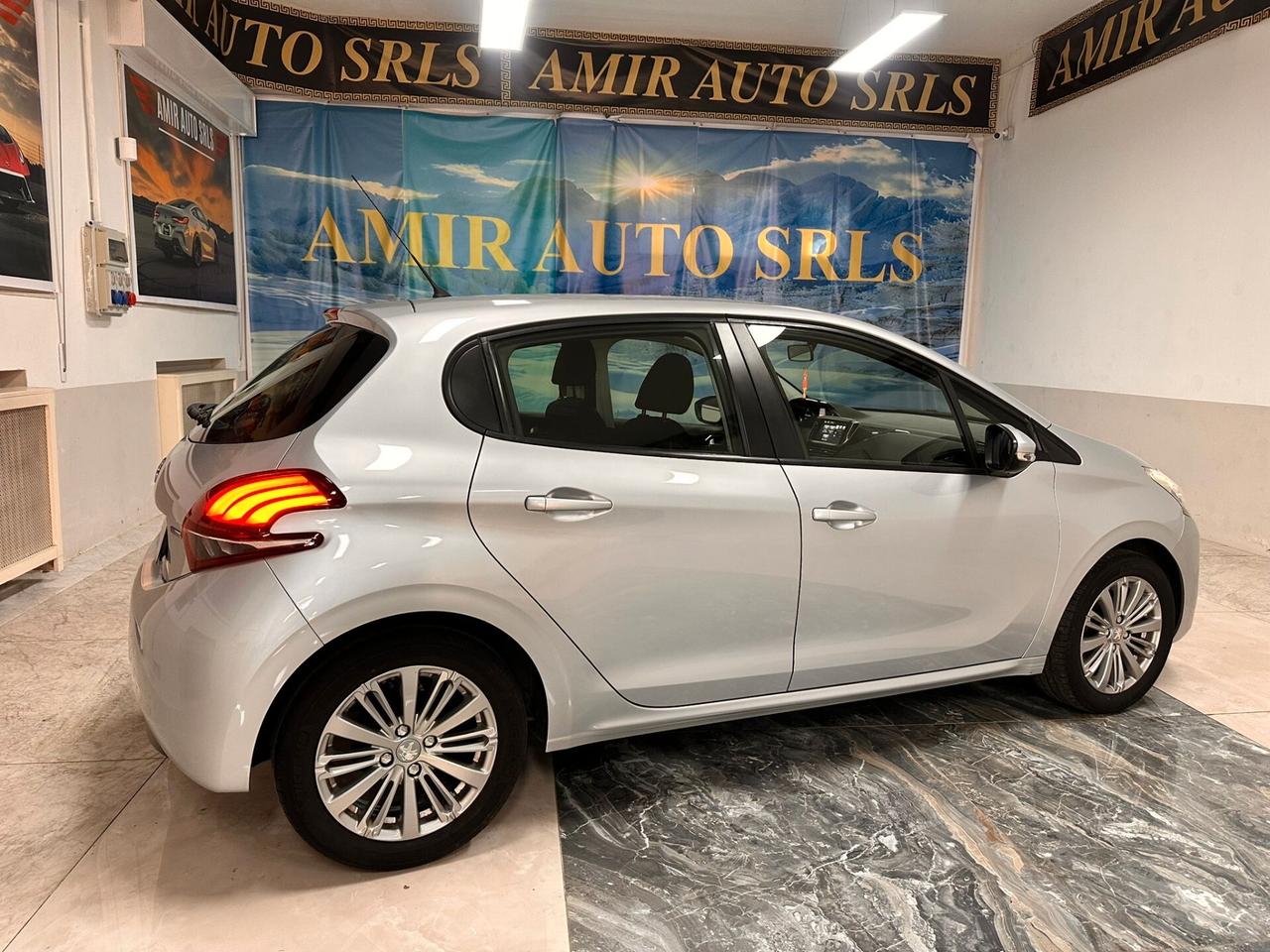 Peugeot 208 PureTech 82 5 porte Allure