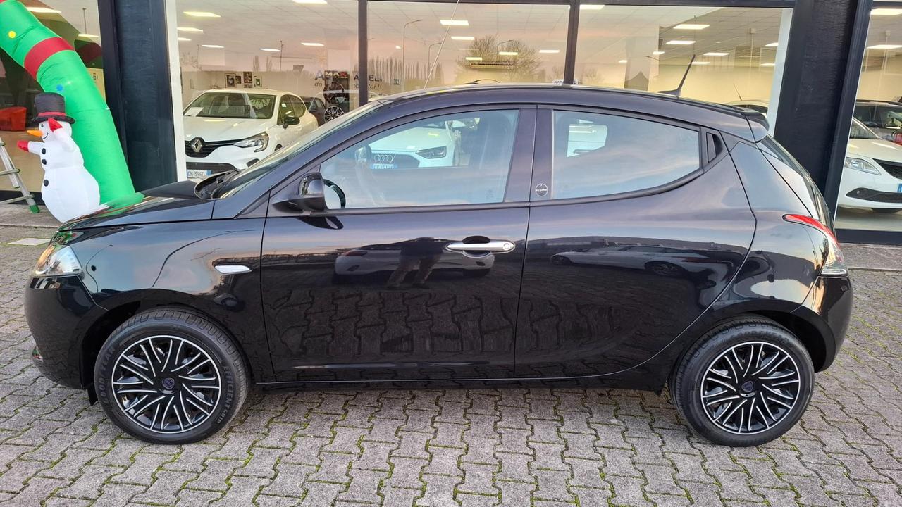 Lancia Ypsilon 5 Porte Ypsilon 1.0 firefly hybrid Gold s&s 70cv