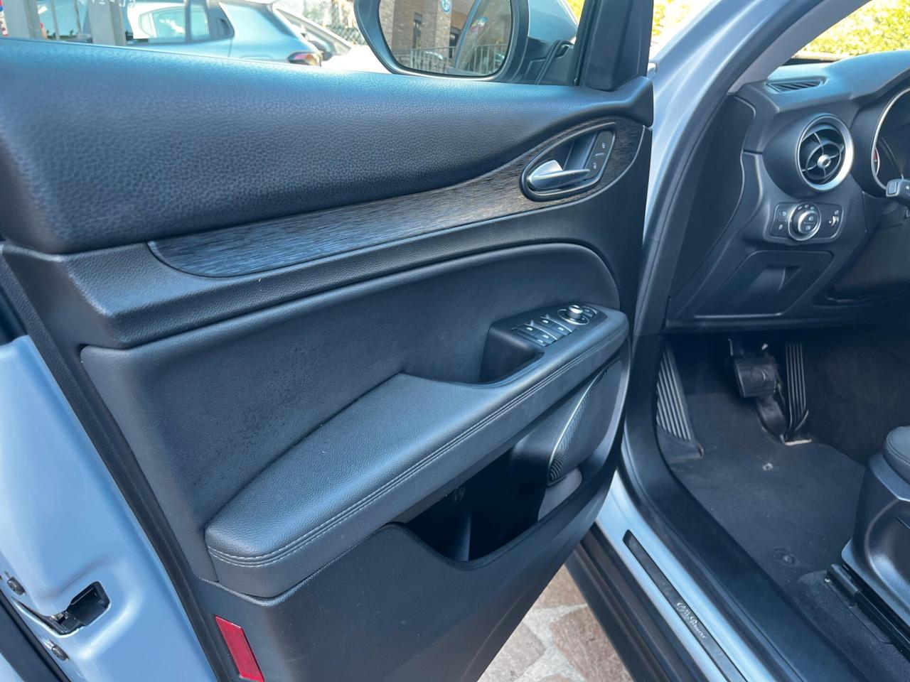 Alfa Romeo Stelvio 2.2 Turbodiesel 160 CV AT8 RWD Super Business