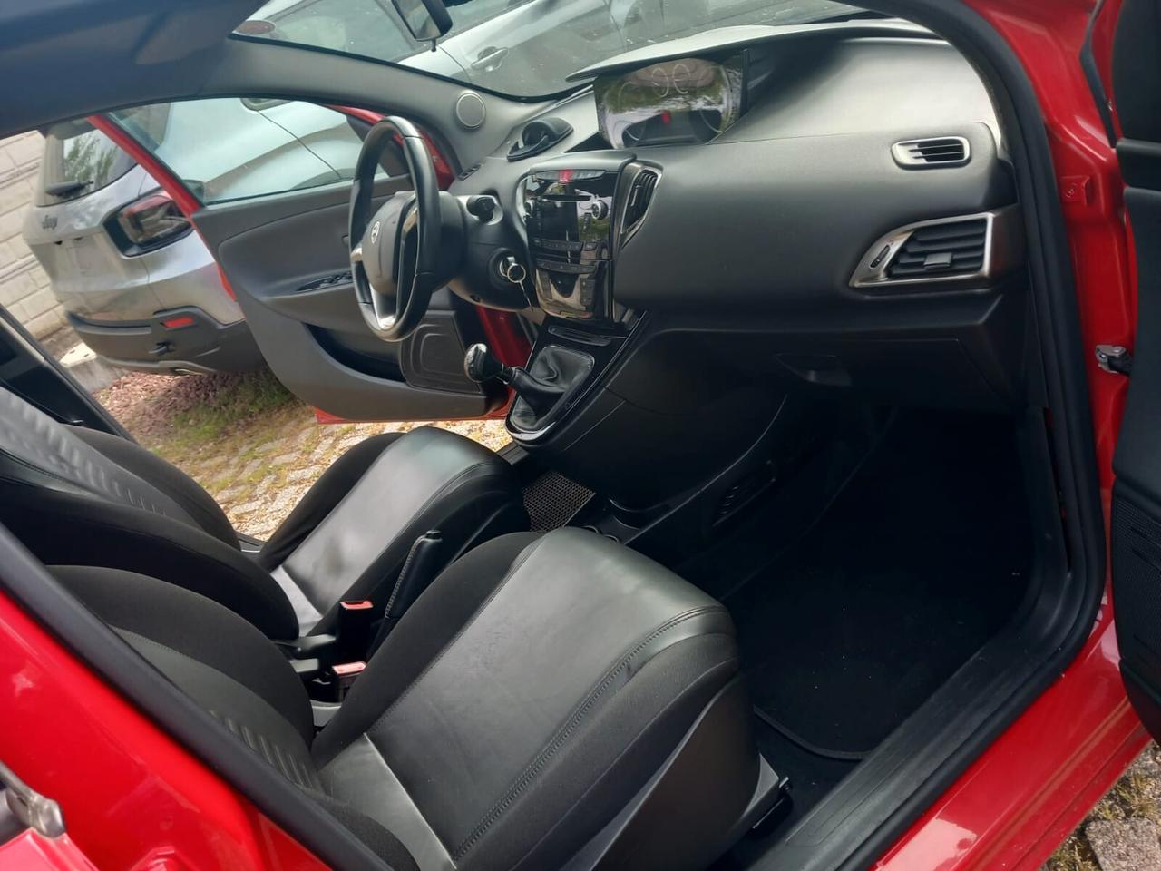 Lancia Ypsilon 1.3 MJT 16V 95 CV 5 porte S&S Silver